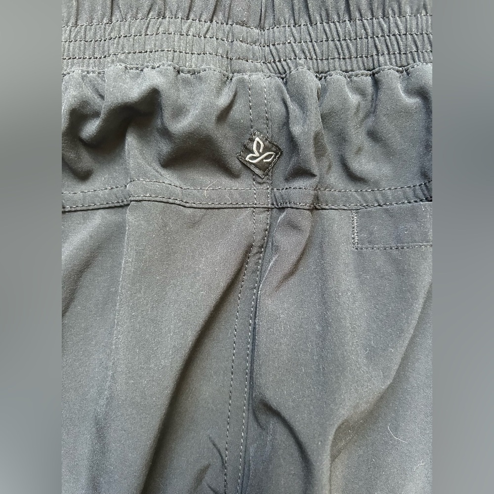 Prana Women’s Black Capri Pant with rouging on the sides size small - Picture 5 of 8